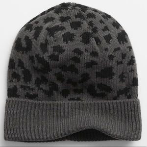 NWT Gap Logo Beanie in Charcoal Gray Leopard